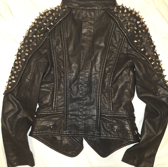 New leather coat with silver spikes - Picture 2 of 3